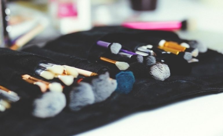  با حداقل آرایش پوست درخشان به دست آورید